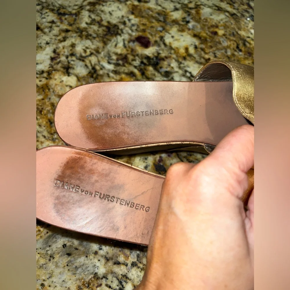 Diane Von Furstenberg DVF Metallic Gold Leather Slide Cork Wedge Sandals 9M - Picture 9 of 10